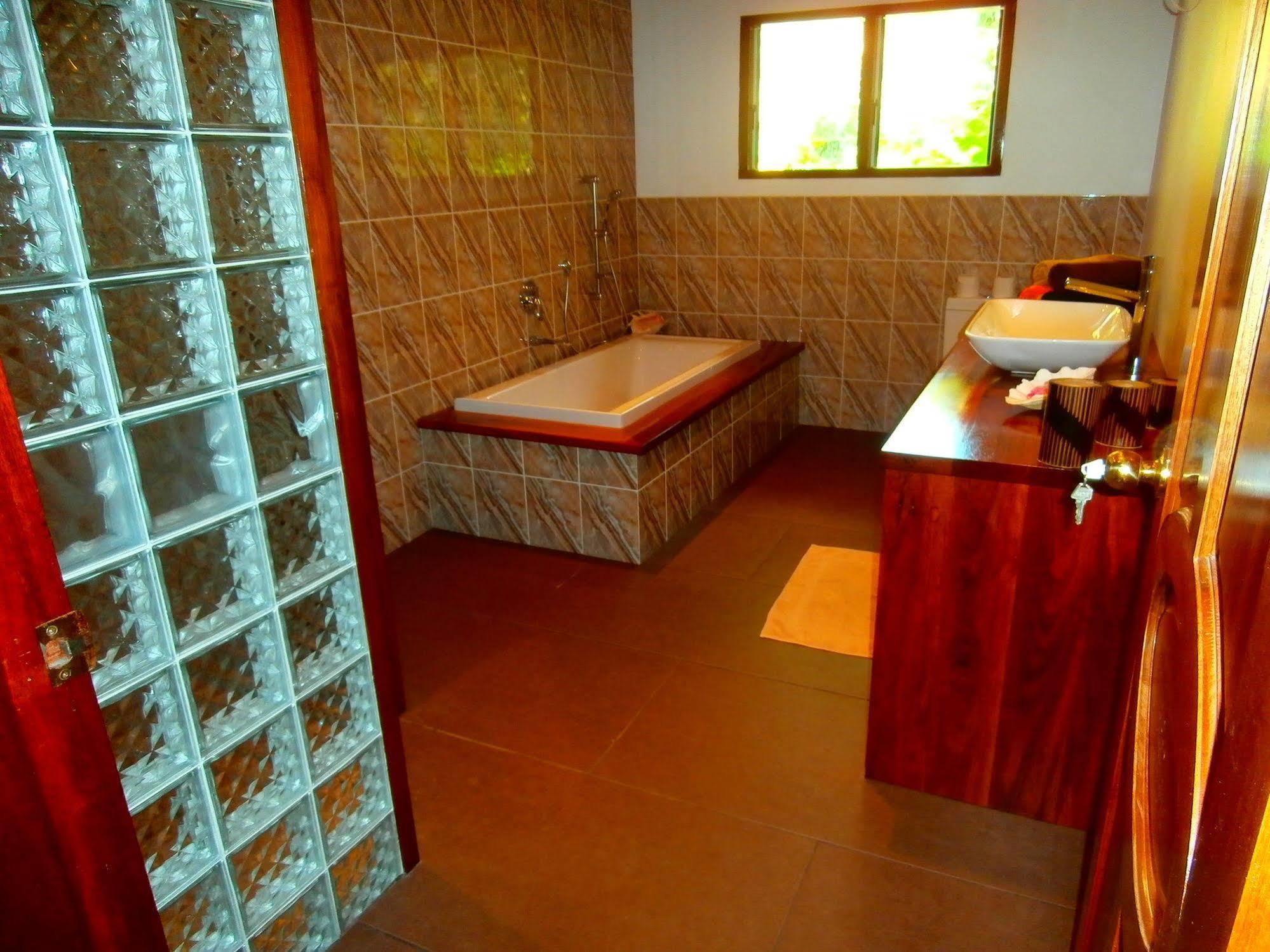Korovesi Sunshine Villas Savusavu Bagian luar foto